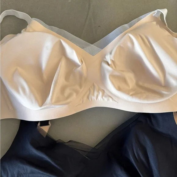 Honeylove CrossOver Bra Bundle 1 in Astral White and 1 in Black size L 38 B/C